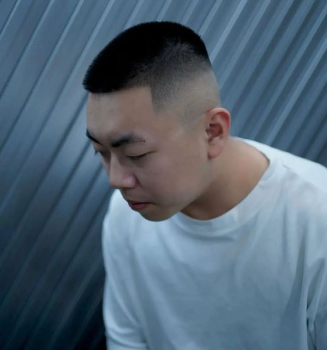 尊龙凯时·人生就是搏 男人过了40岁剪这3款发型更合适成熟帅